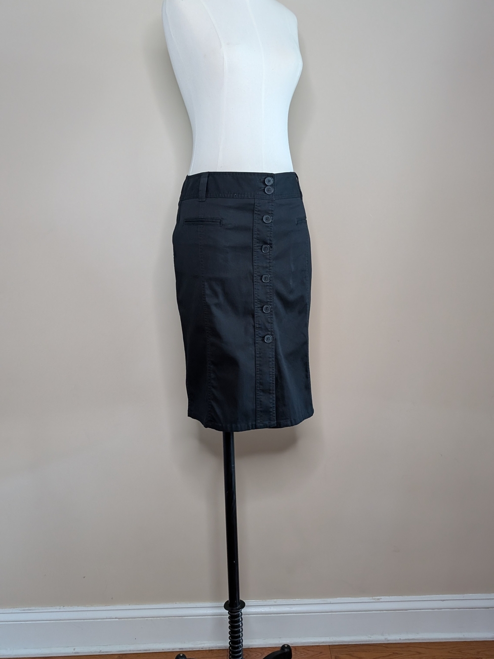 Classic Ann Taylor LOFT Black Button-Front Pencil Minimalist Skirt
